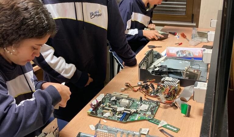 Desmonta tu equipo e identifica sus partes